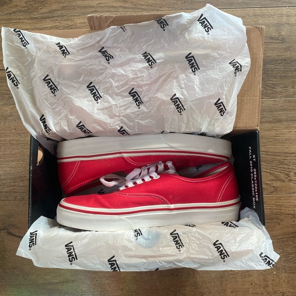 COPY - Red vans, authentic low cut style • mens size 6 womens size 7.5 - Picture 2 of 4